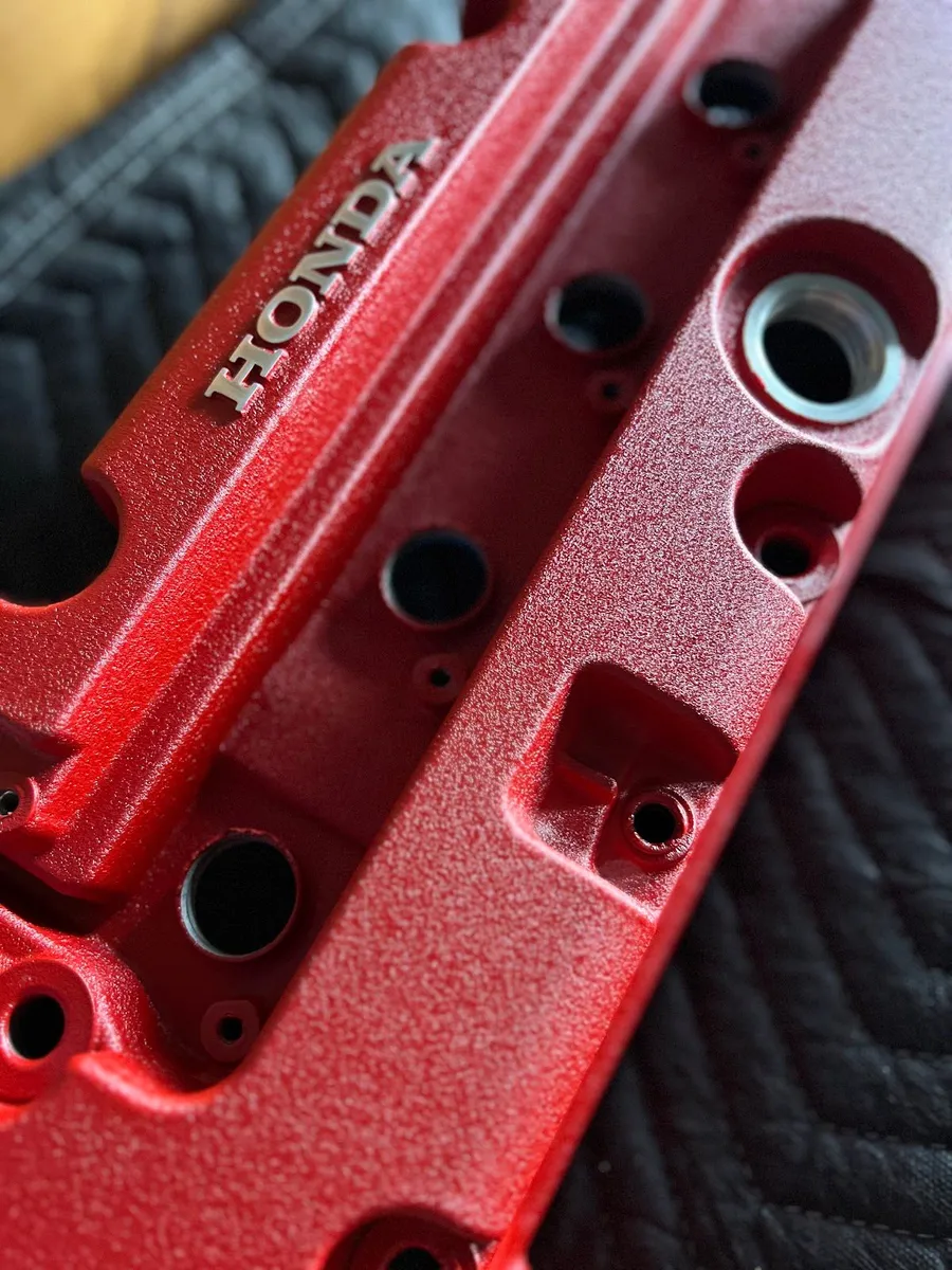 Honda valve cover in a red wrinkle finish